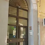Portanova לינה וארוחת בוקר 4*